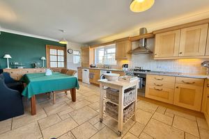 17' Kitchen/Dining Room- click for photo gallery